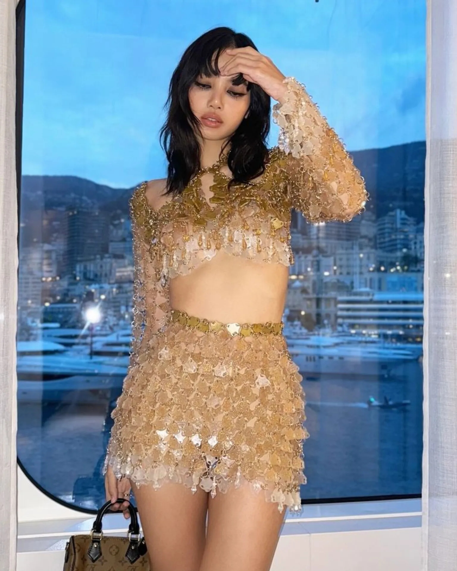 Lisa wears PIPATCHARA