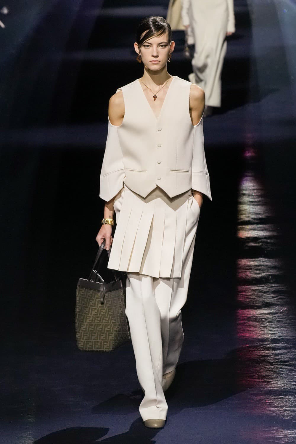 Fendi, เบลล่า ราณี, เบลล่า ราณี แคมเปญ, เบลล่า แคมเปญ, เบลล่า ราณี ig, เบลล่า fendi, fendi ambassador