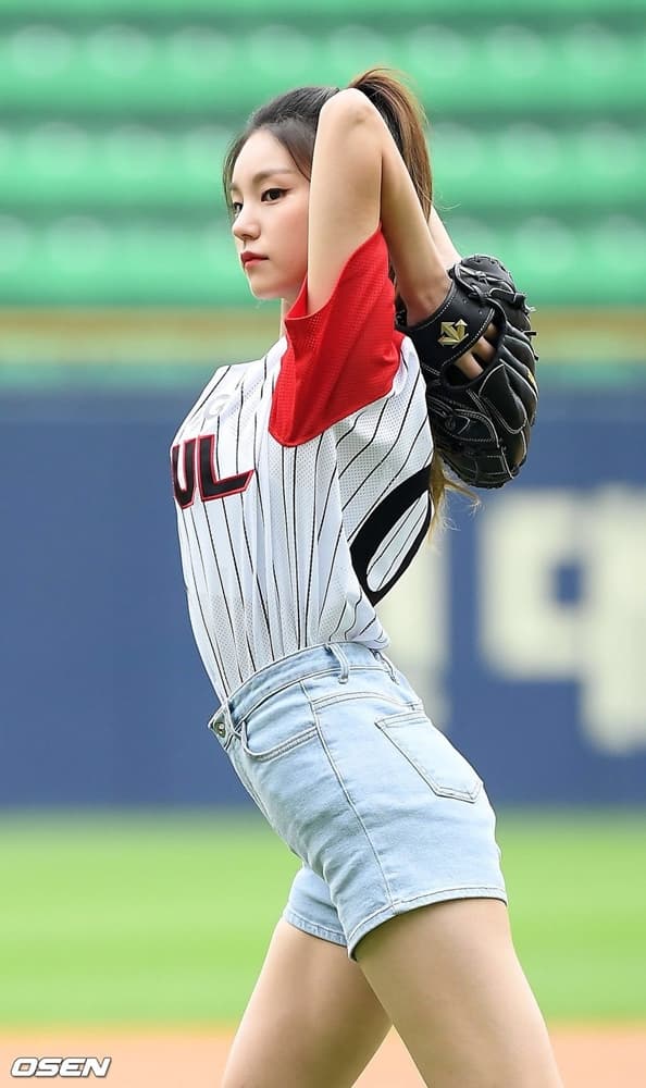 K-Pop, K-Pop Baseball, Yeji, Yeji ITZY, ITZY