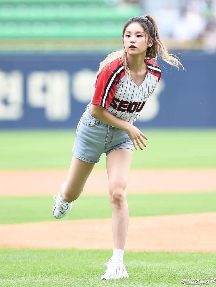 K-Pop, K-Pop Baseball, Yeji, Yeji ITZY, ITZY