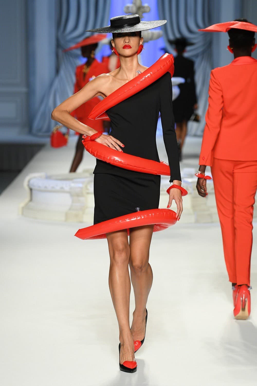 Moschino, Moschino SS23, Moschino Spring Summer, Moschino Jeremy Scott, Jeremy Scott