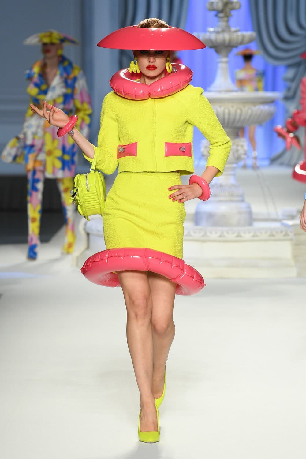 Moschino, Moschino SS23, Moschino Spring Summer, Moschino Jeremy Scott, Jeremy Scott