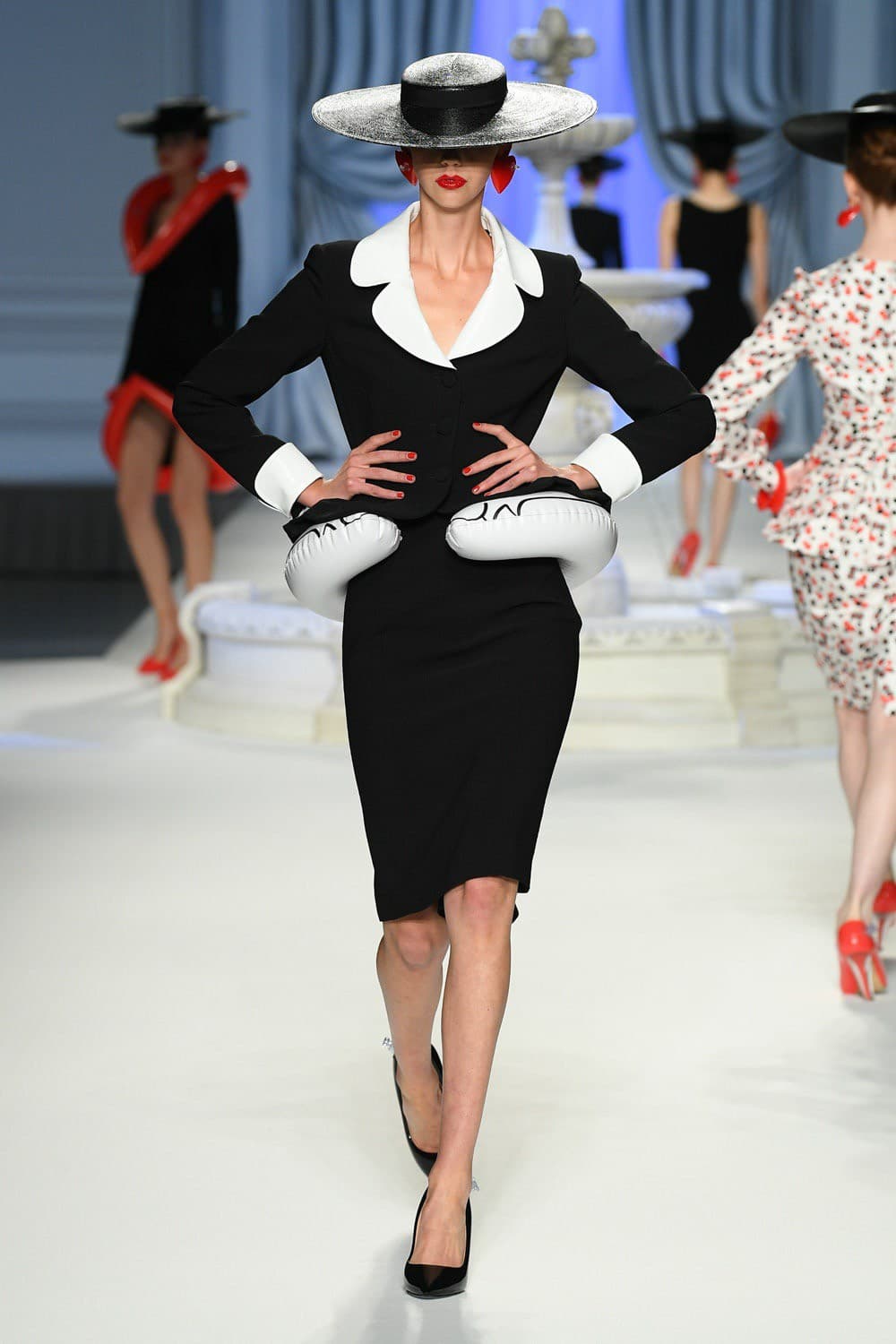 Moschino, Moschino SS23, Moschino Spring Summer, Moschino Jeremy Scott, Jeremy Scott