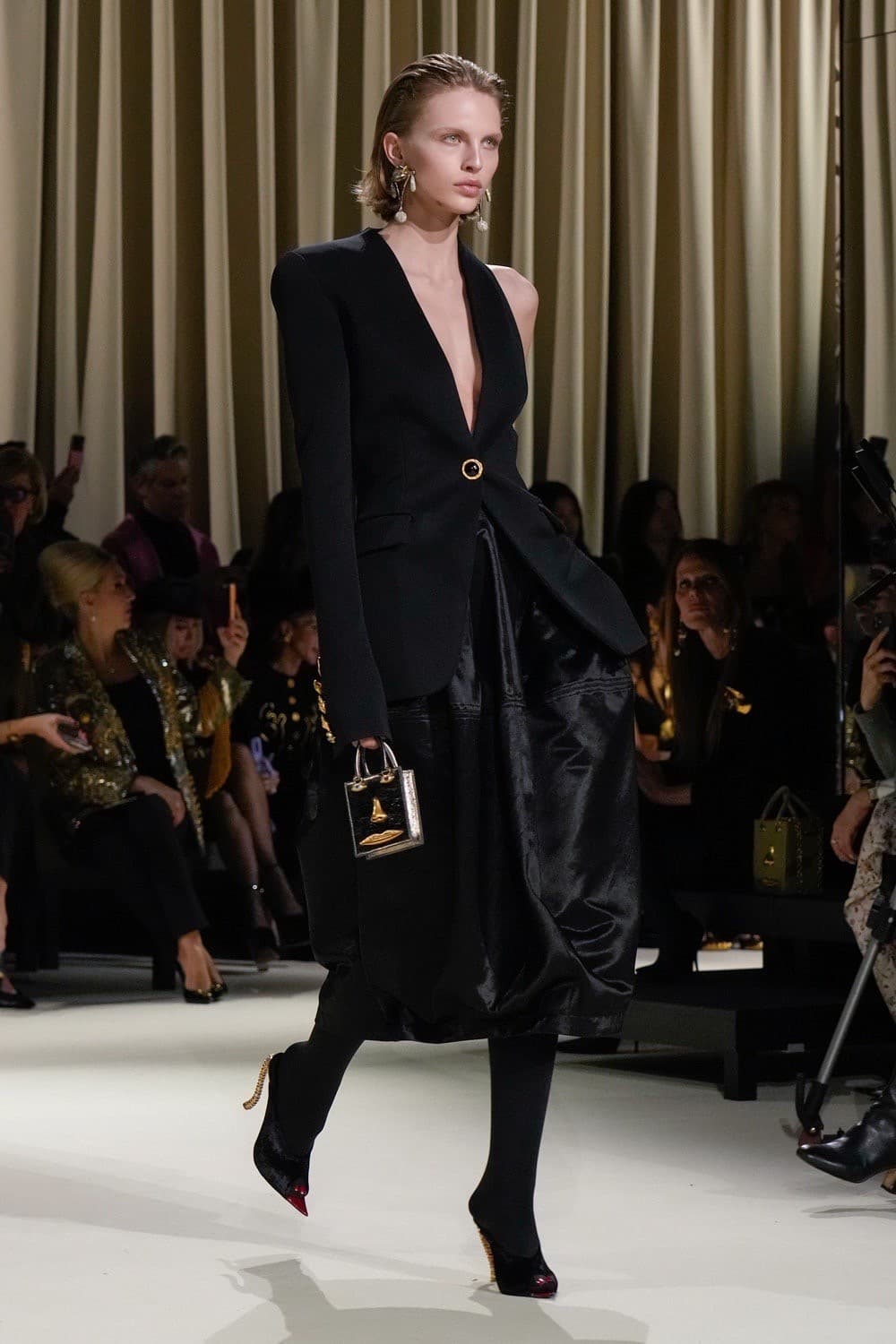 Schiaparelli, Schiaparelli FW24, Schiaparelli Ready to wear, Schiaparelli Fall Winter 2024, Schiaparelli Fall Winter, Schiaparelli Daniel Roseberry, Daniel Roseberry