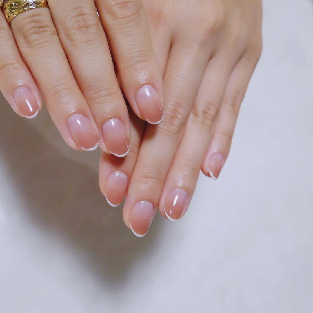 เล็บสีนู้ด