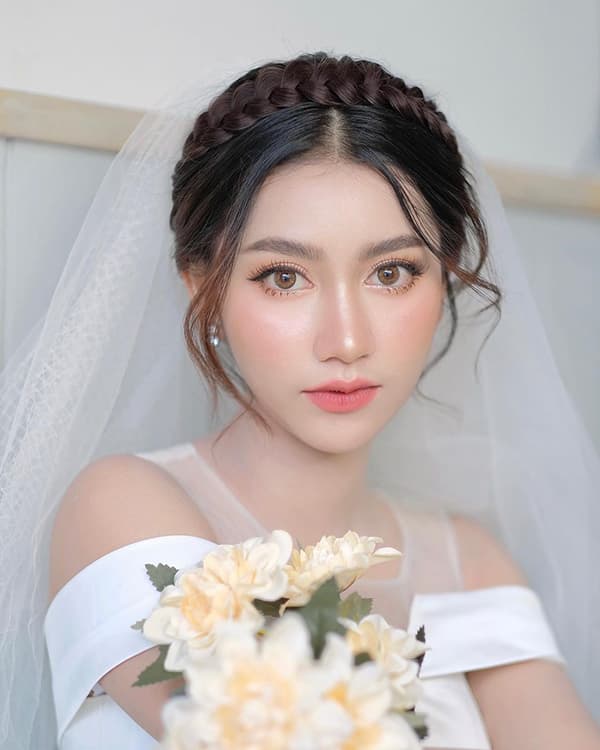 เจ้าสาวถักเปียมงกุฎ