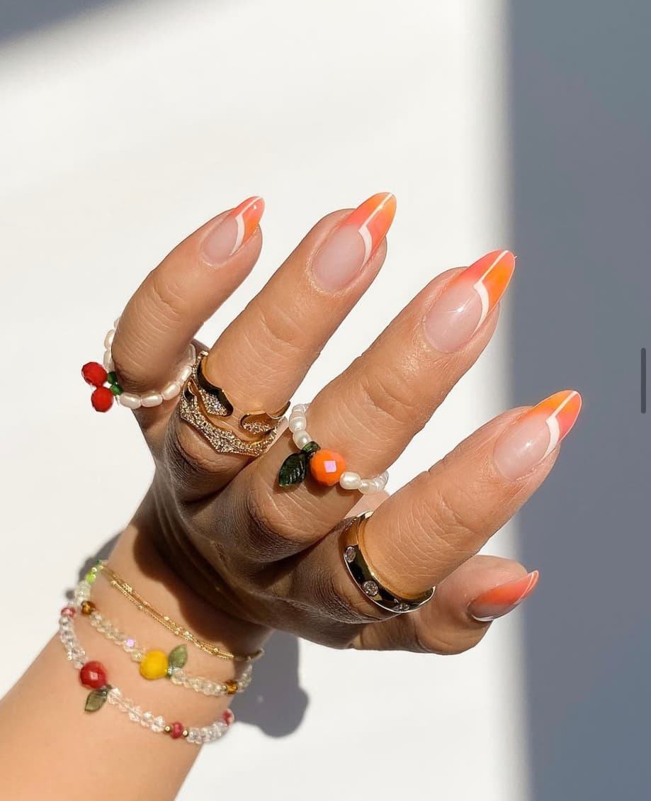 เล็บสีส้ม