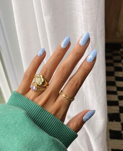 เล็บสีฟ้า