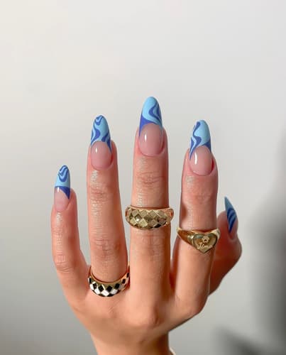 เล็บสีฟ้า