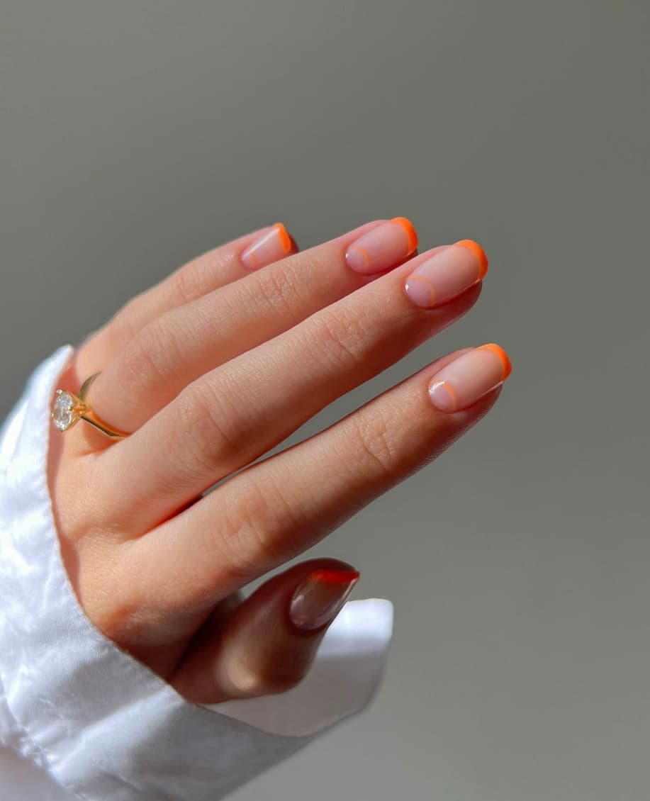 เล็บสีส้ม