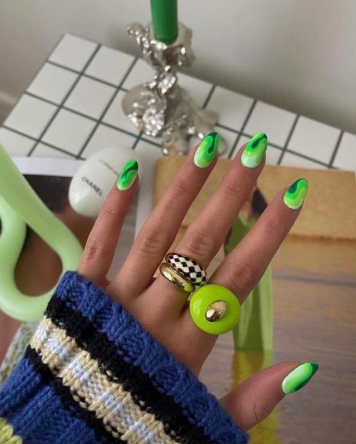 เล็บสีเขียว