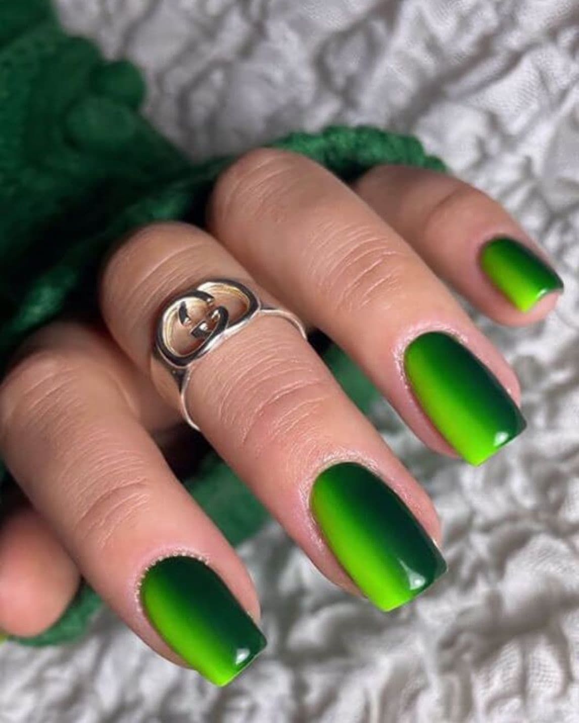 เล็บสีเขียว, เล็บสีเขียวมะนาว