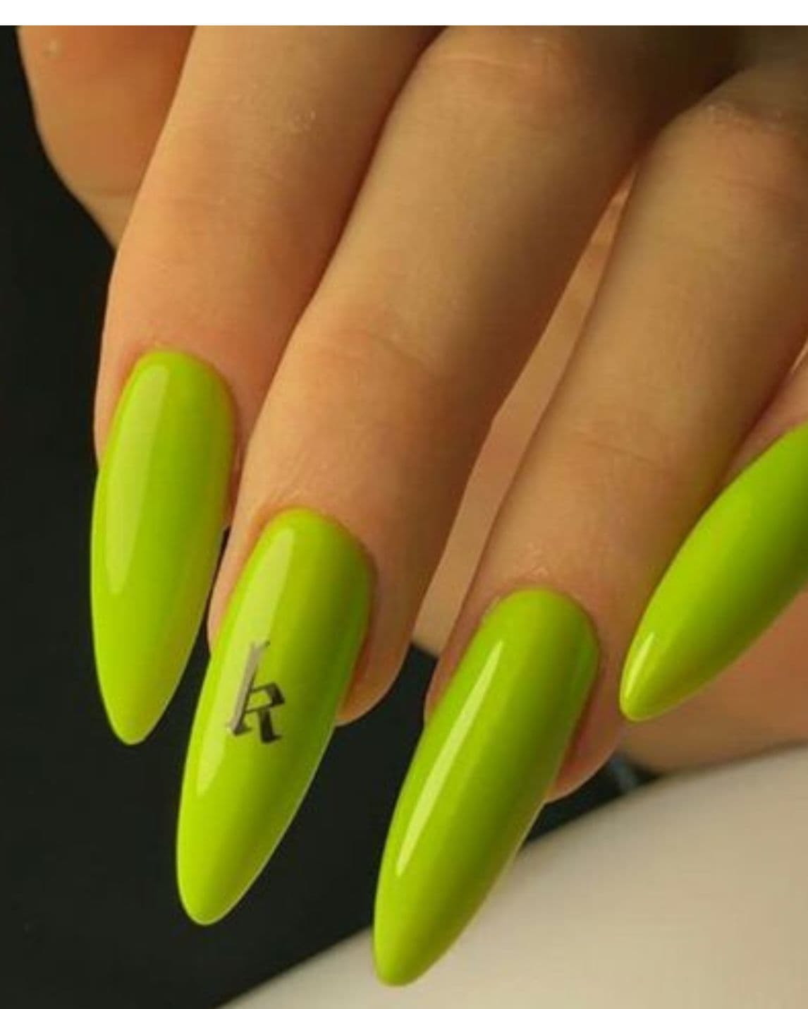 เล็บสีเขียว, เล็บสีเขียวมะนาว