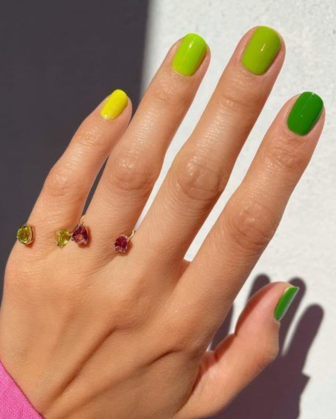 เล็บสีเขียวมะนาว