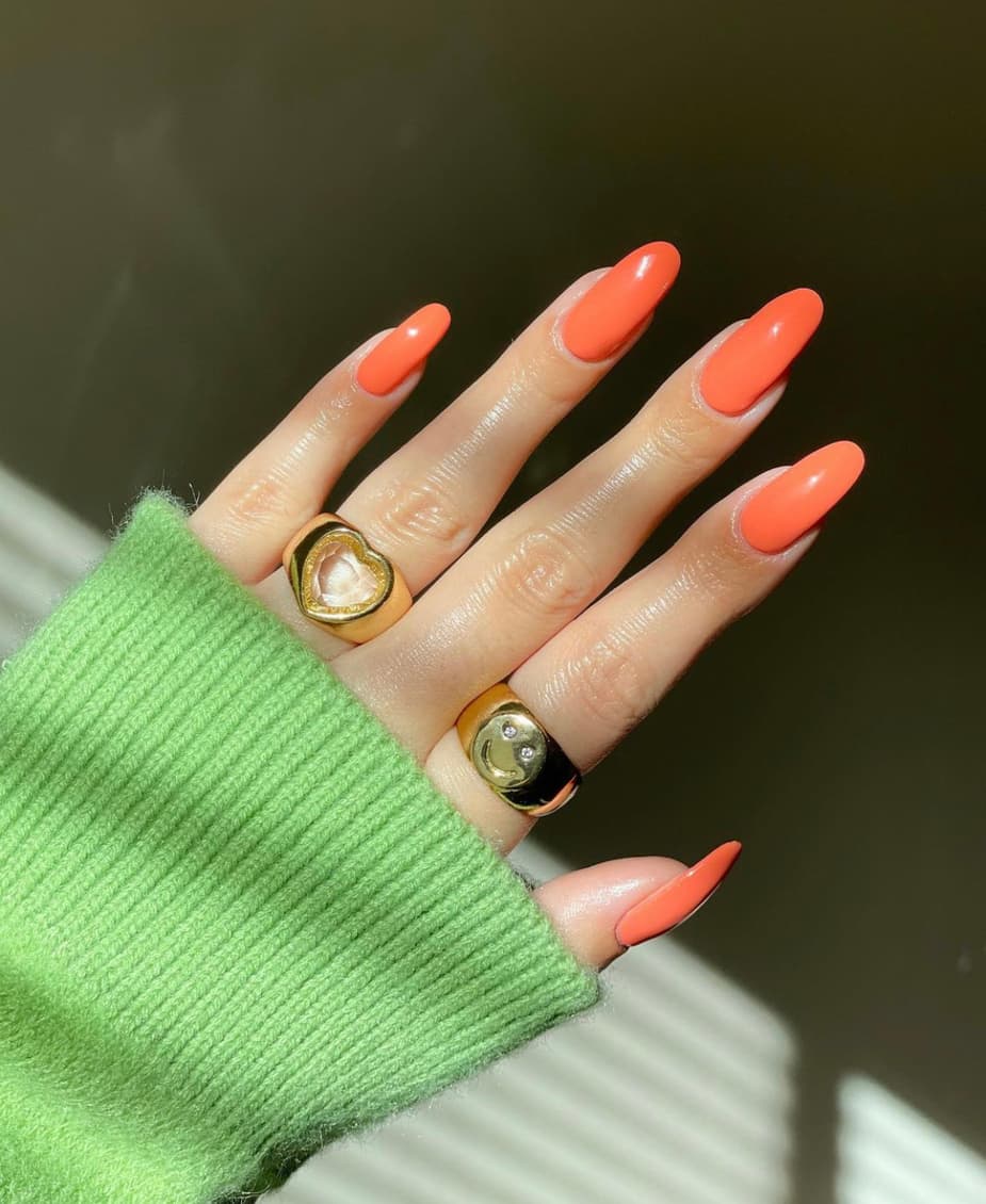 เล็บสีส้ม