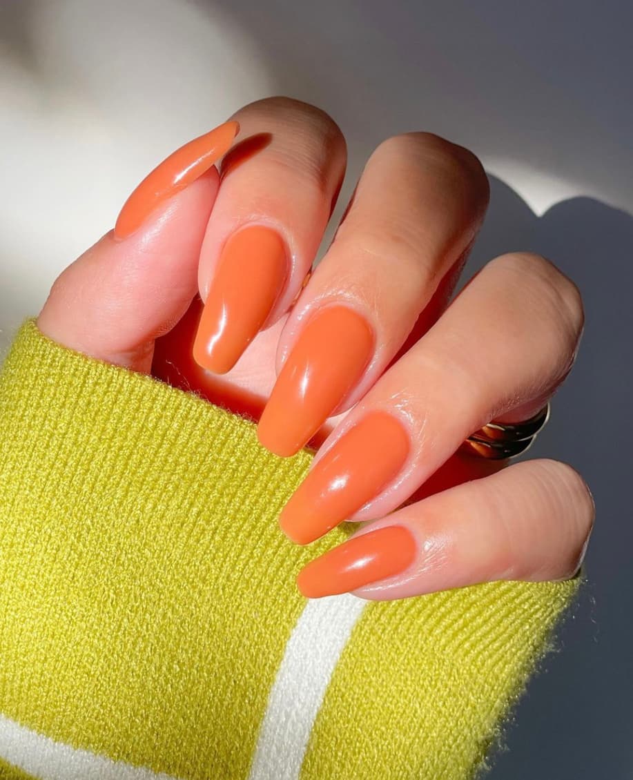 เล็บสีส้ม