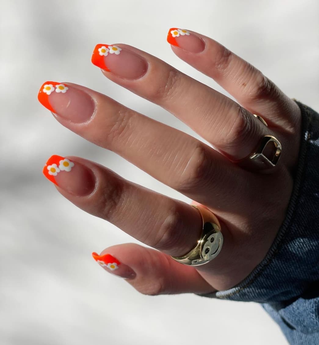 เล็บสีส้ม