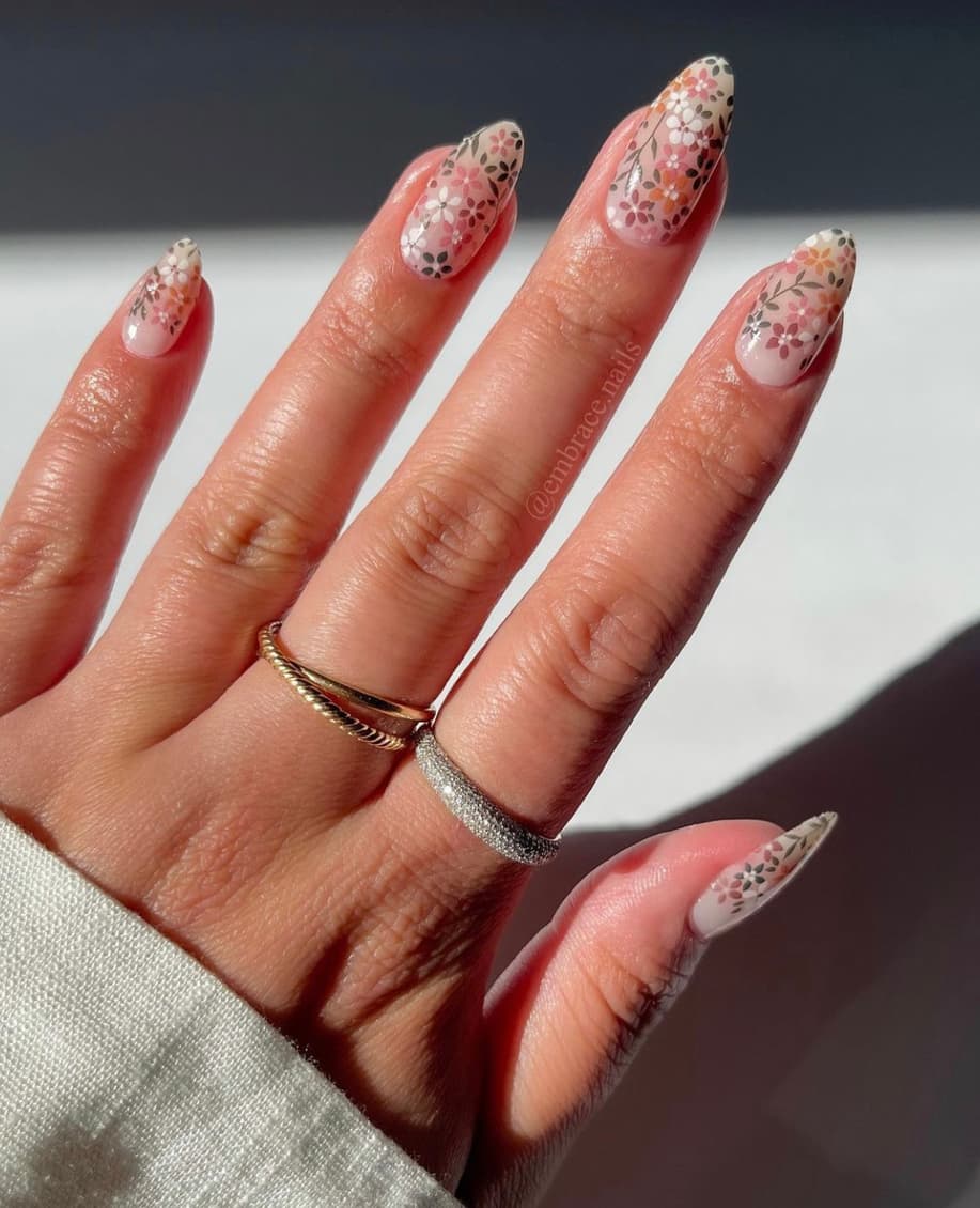 เล็บลายดอกไม้