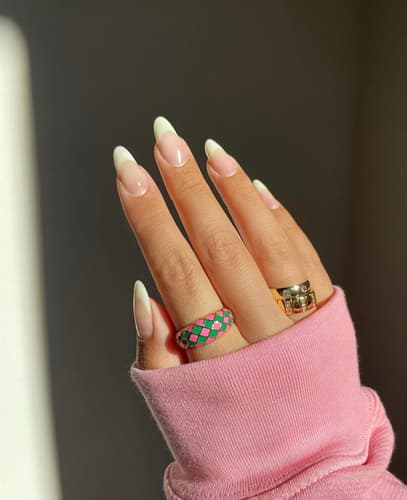 เล็บทรงอัลมอนด์