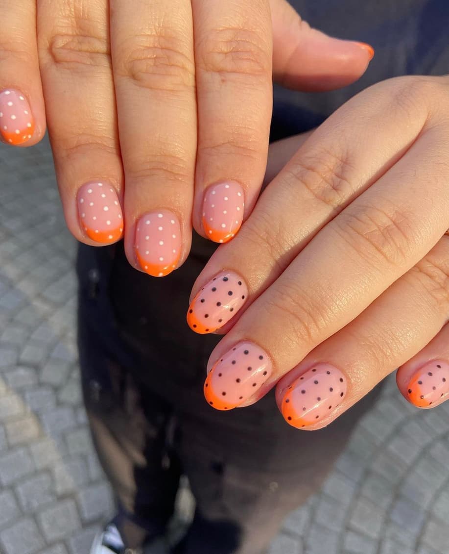 เล็บสีส้ม