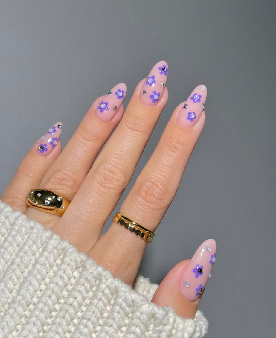 เล็บลายดอกไม้