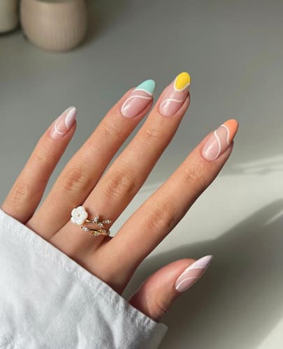 เล็บสีพาสเทล