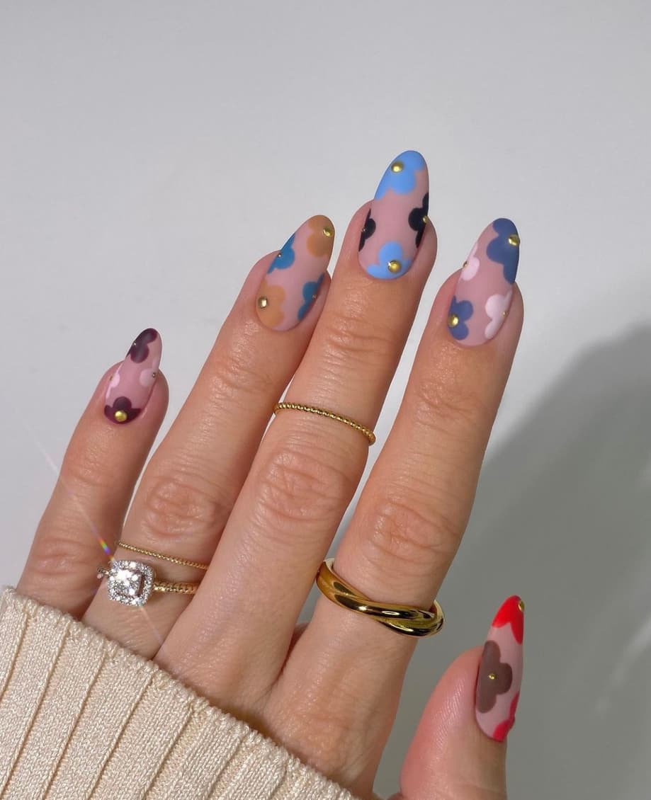 เล็บลายดอกไม้