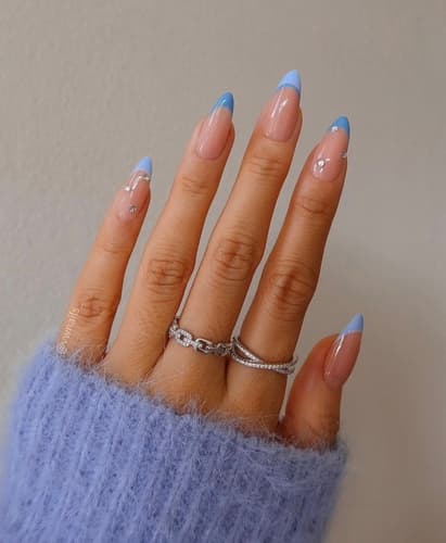 เล็บสีฟ้า