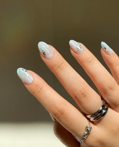 เล็บสีฟ้า