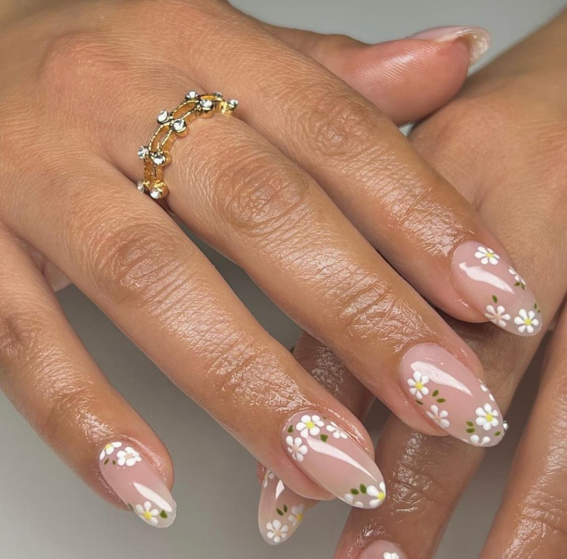 เล็บลายดอกไม้