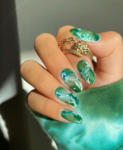 เล็บทรงอัลมอนด์