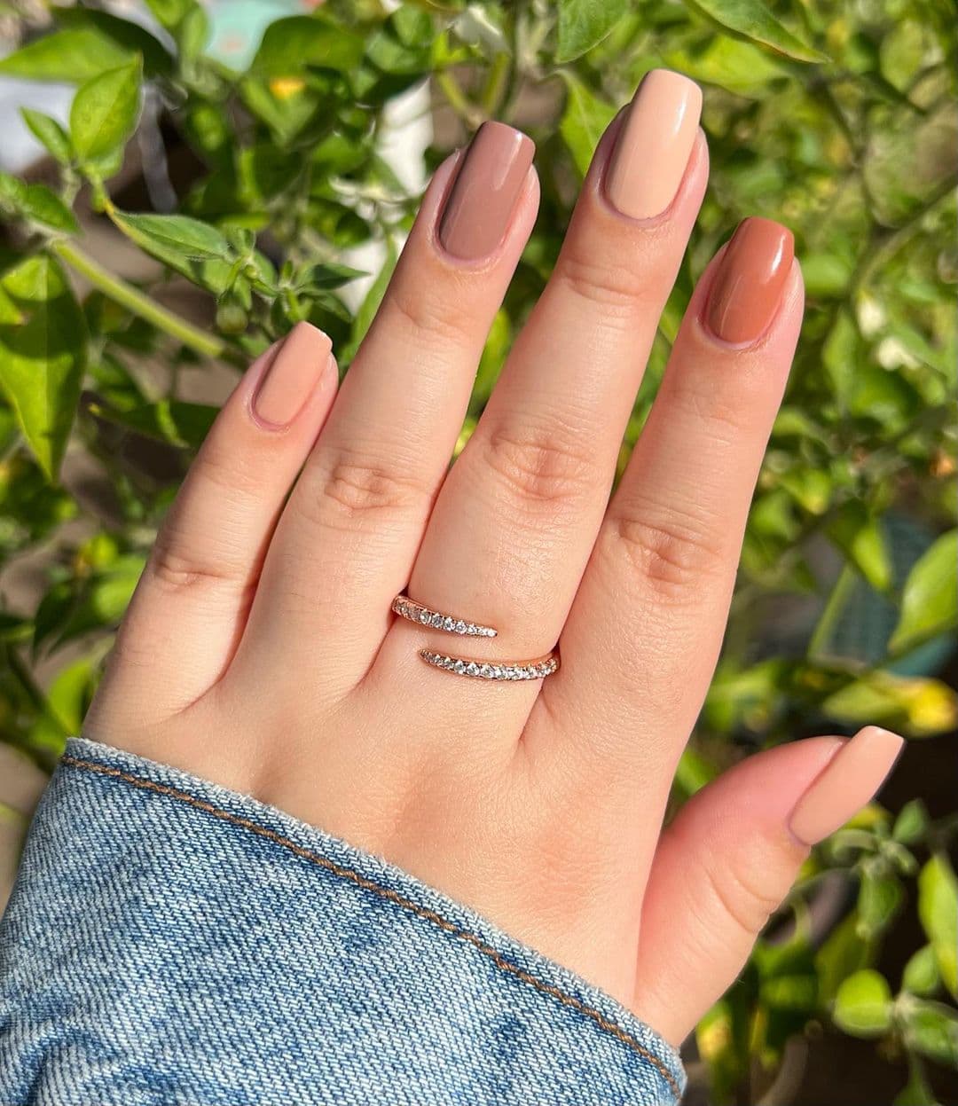 เล็บสีนู้ด