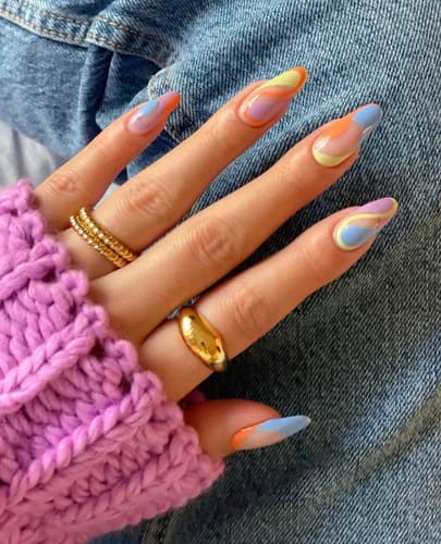 เล็บสีพาสเทล