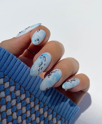 เล็บสีฟ้า