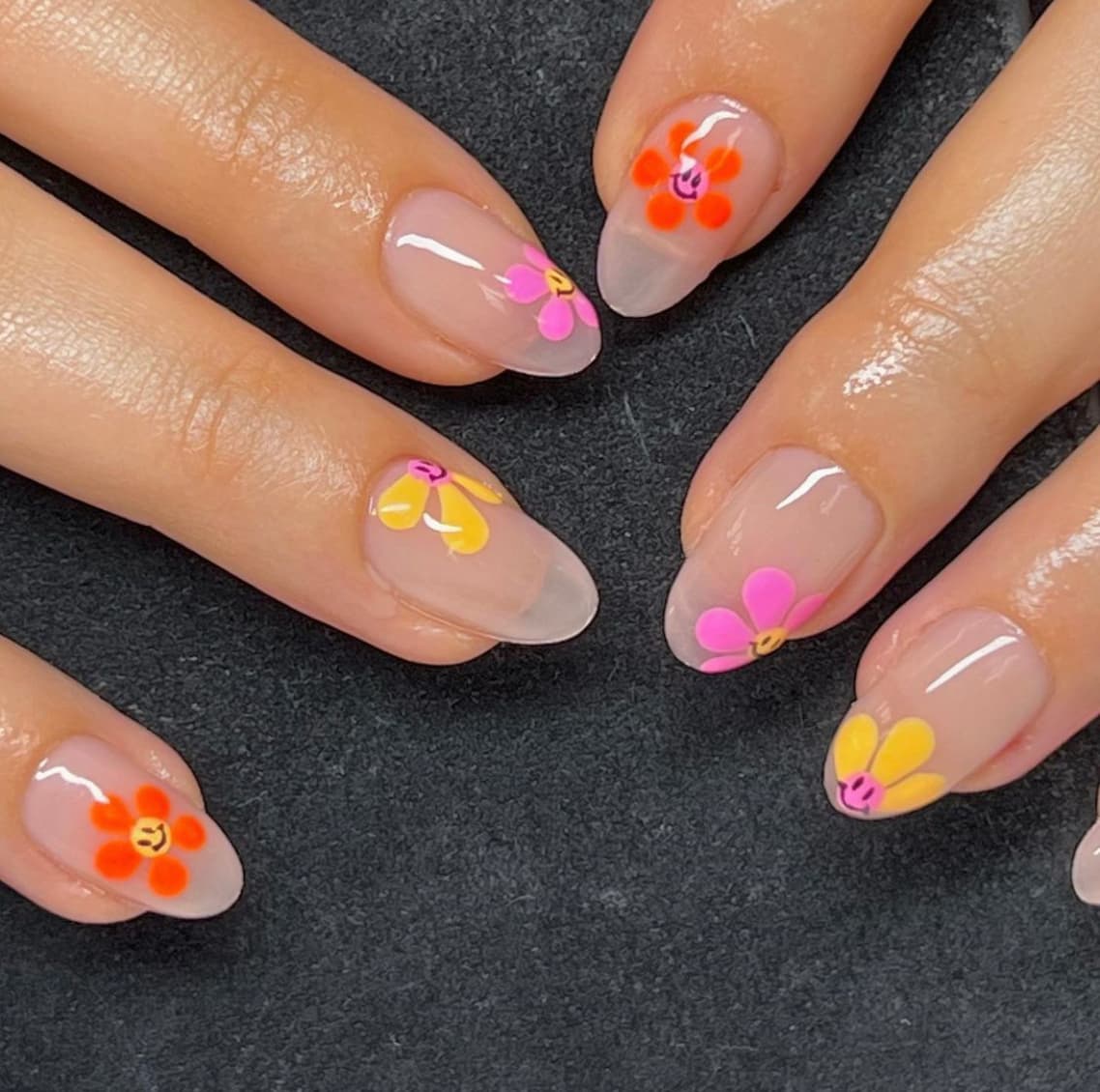 เล็บลายดอกไม้