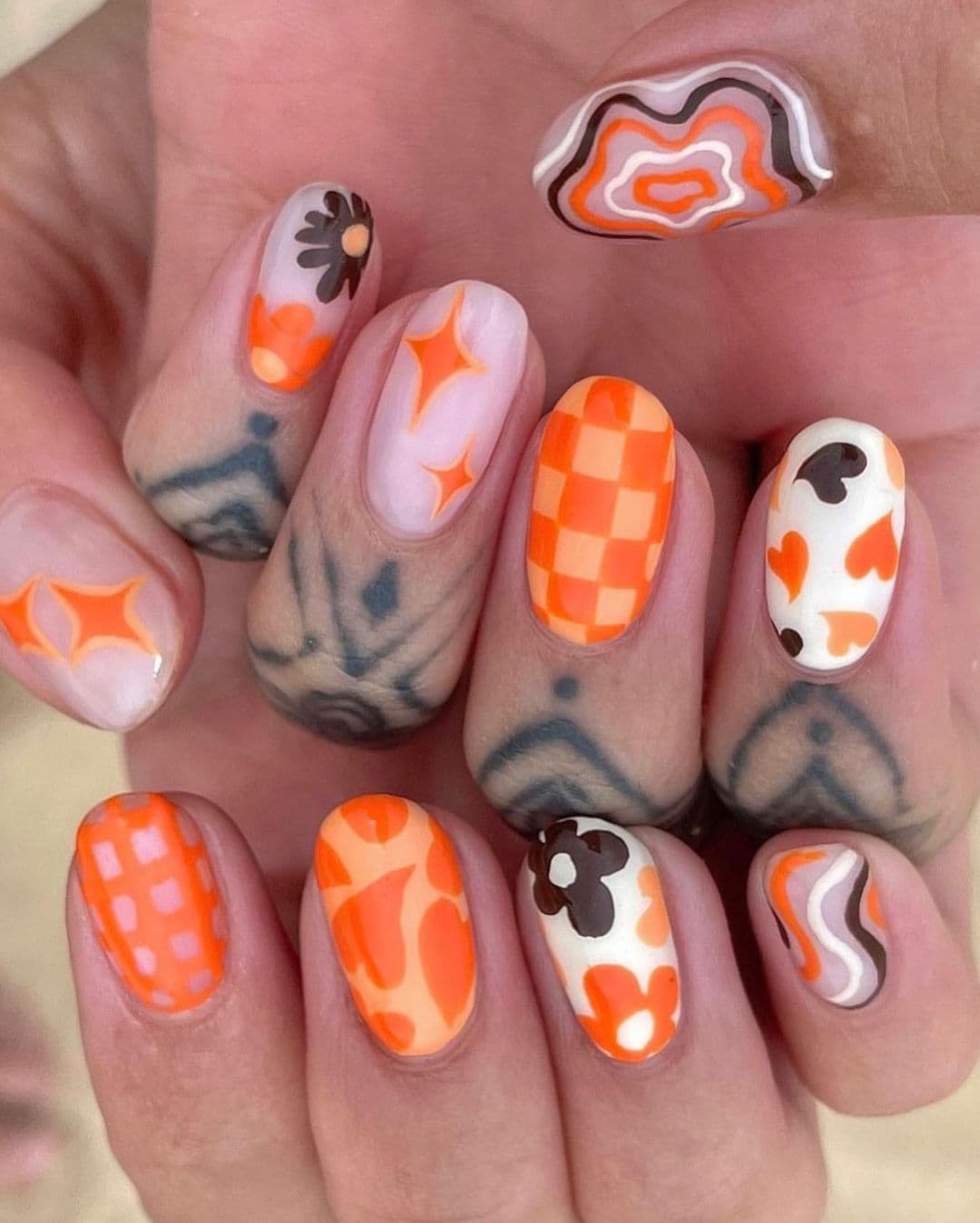 เล็บลายตาราง