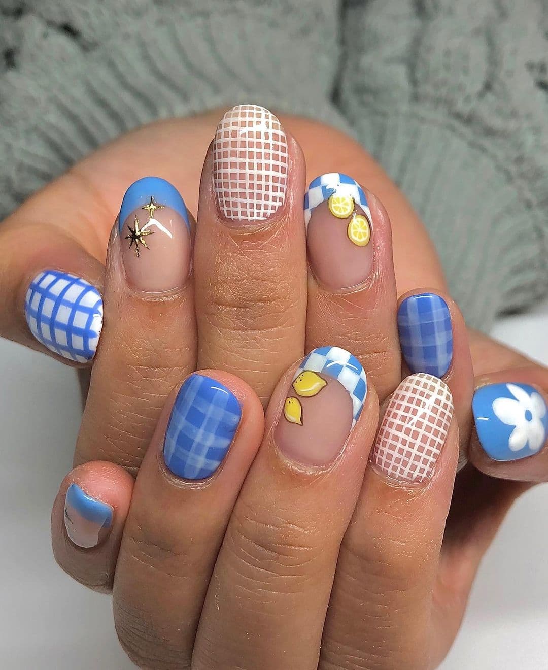 เล็บลายตาราง