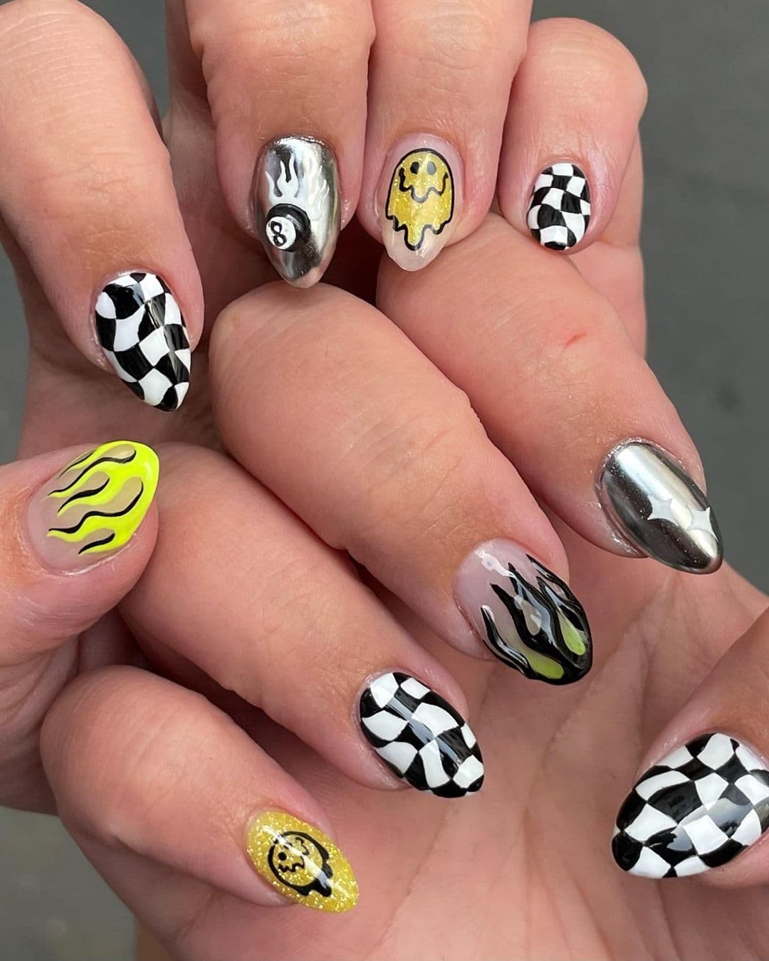 เล็บลายตาราง