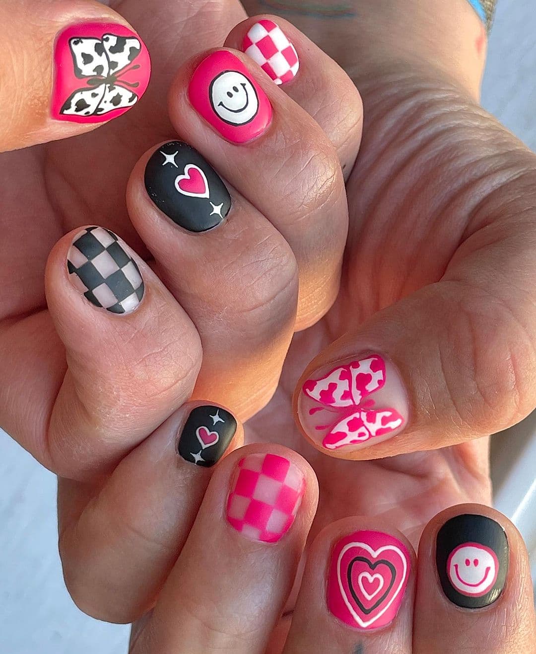 เล็บลายตาราง