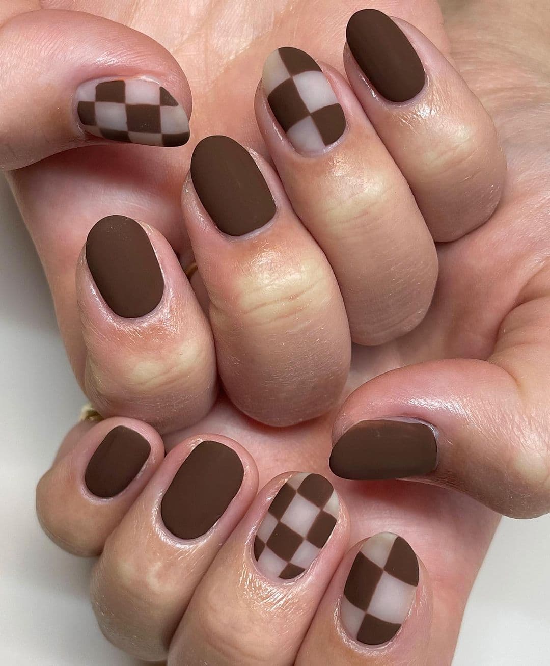 เล็บลายตาราง