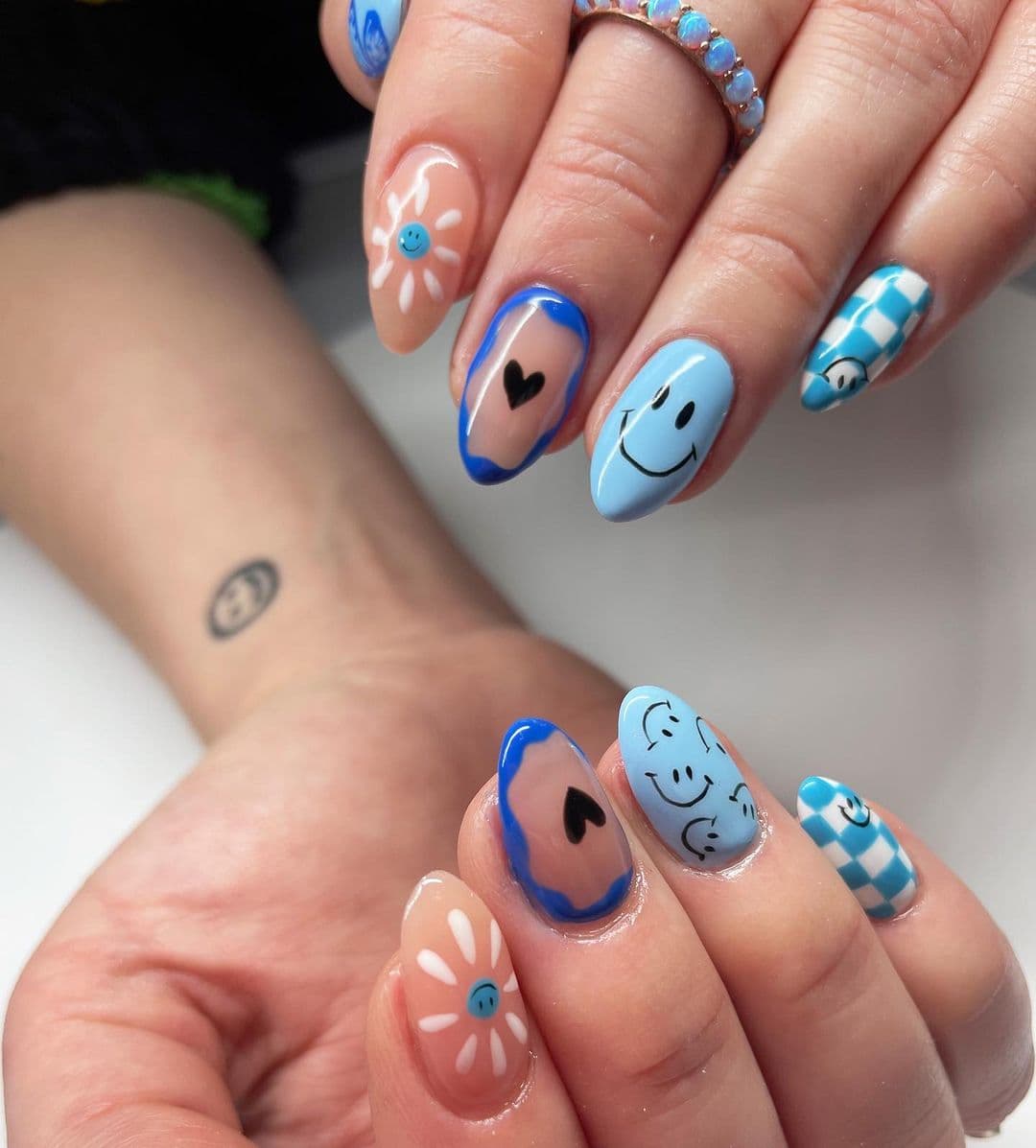 เล็บลายตาราง