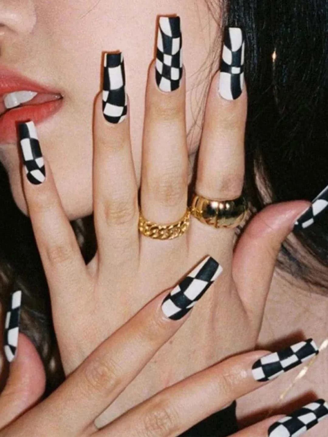 เล็บลายตาราง