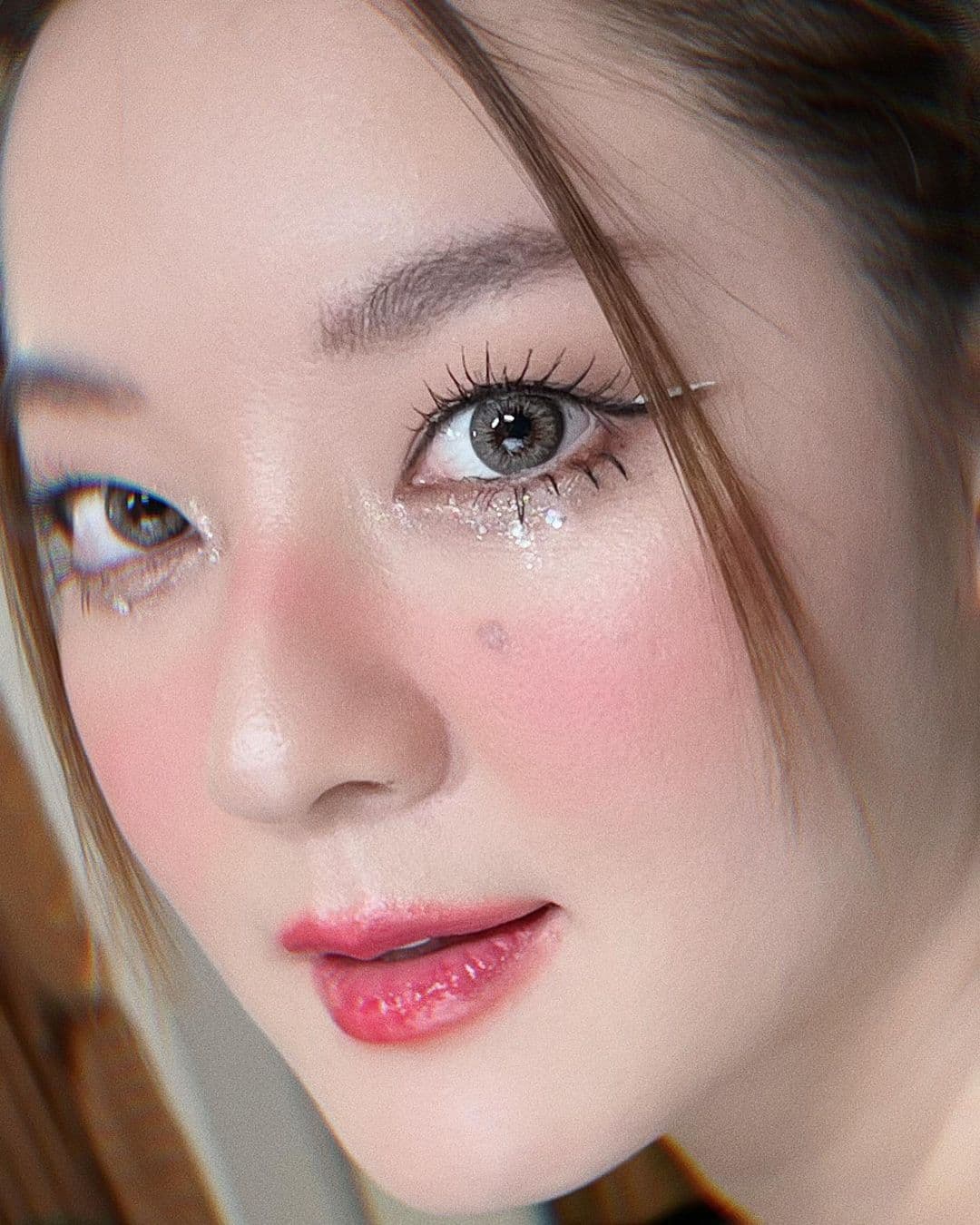 แต่งหน้า ติดเพชร