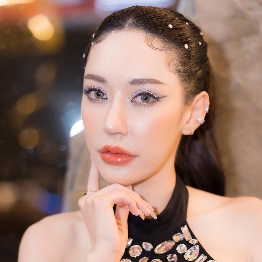 แต่งหน้า ติดเพชร