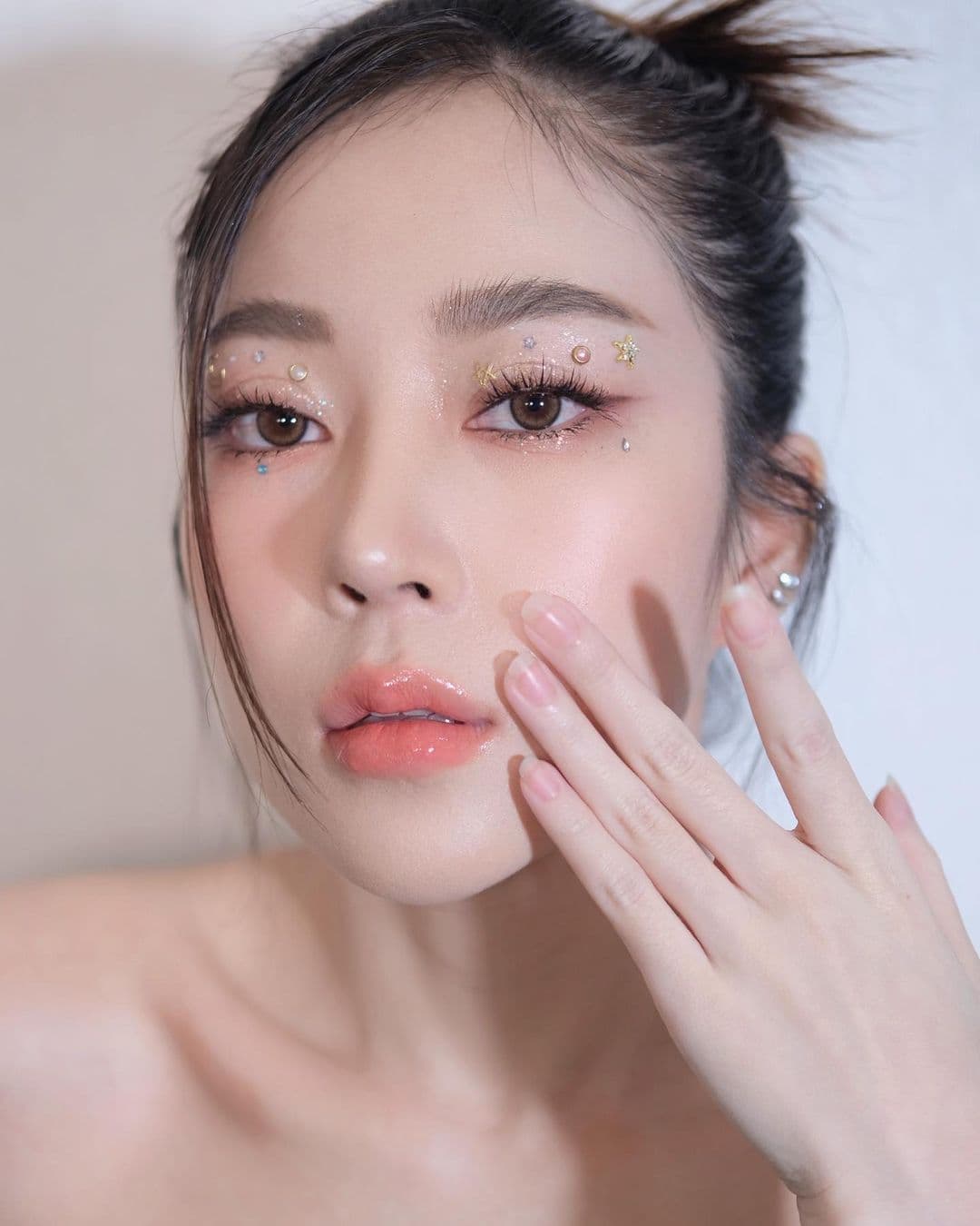 แต่งหน้า ติดเพชร