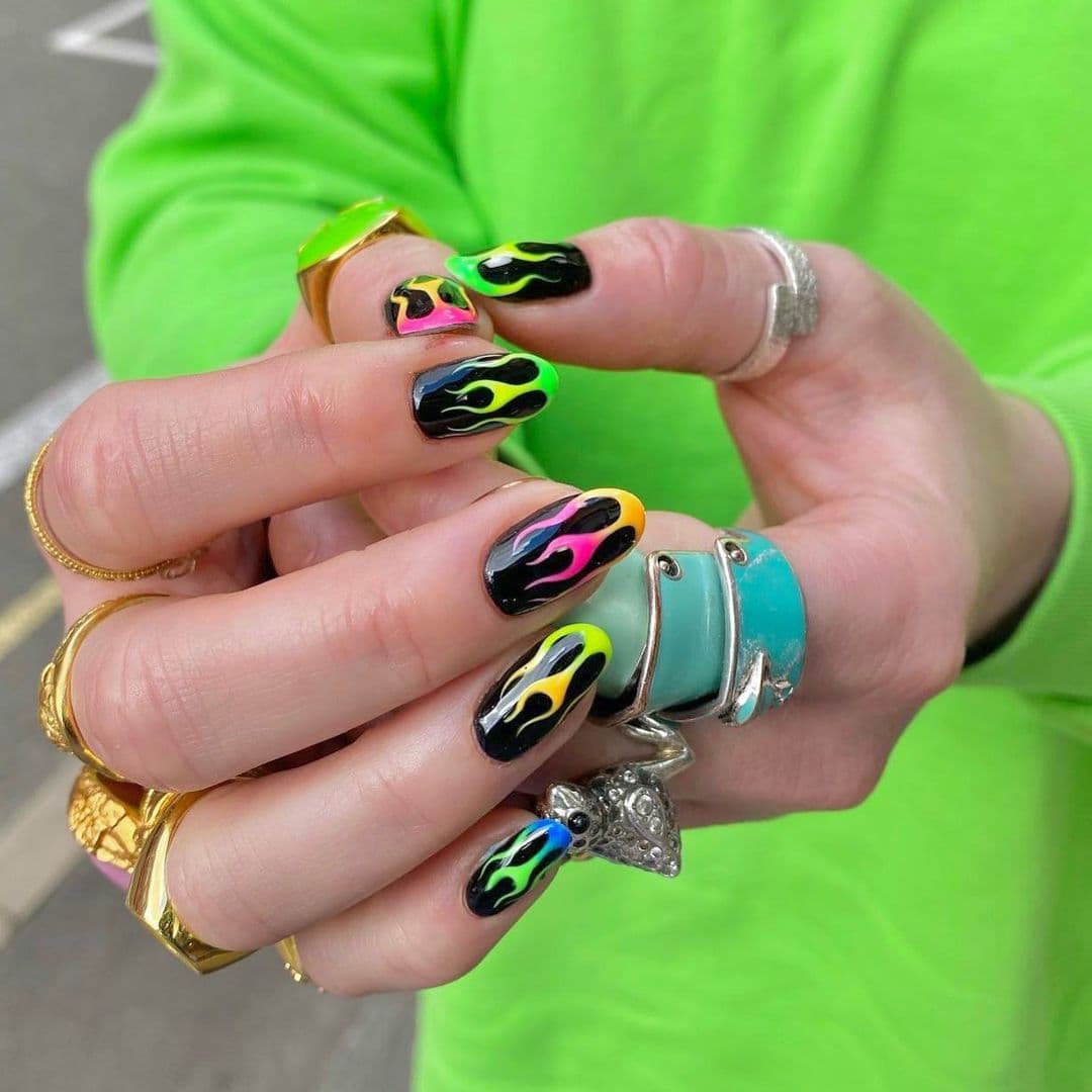 เล็บลายไฟ