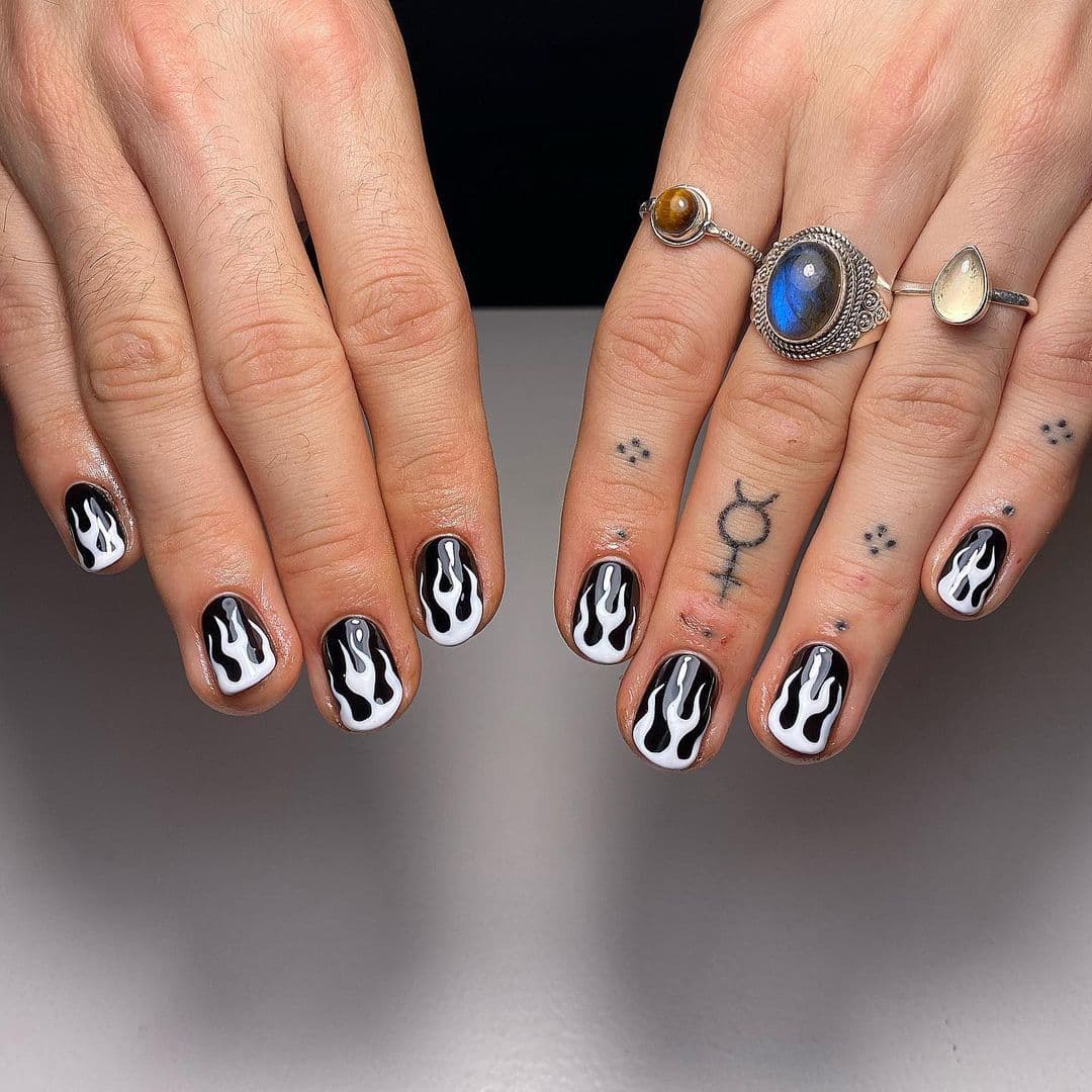 เล็บลายไฟ