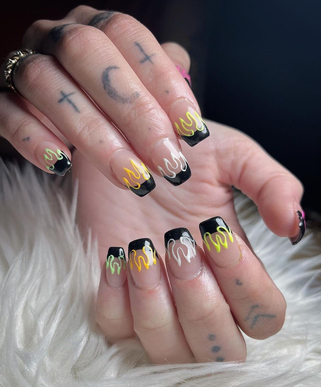 เล็บลายไฟ