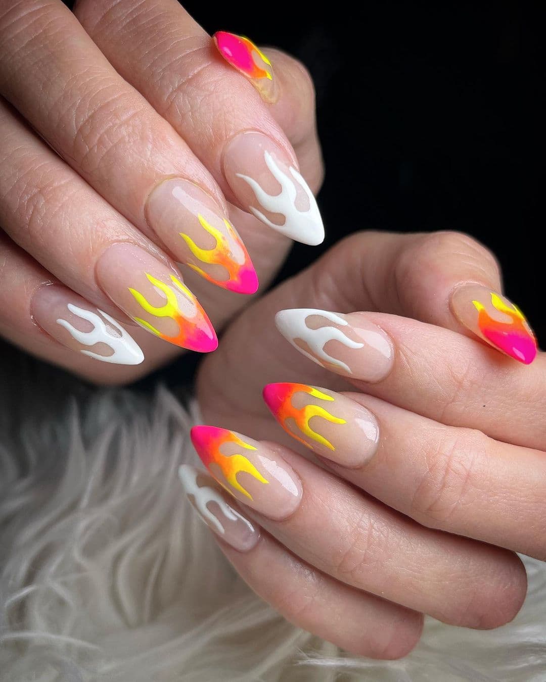 เล็บลายไฟ