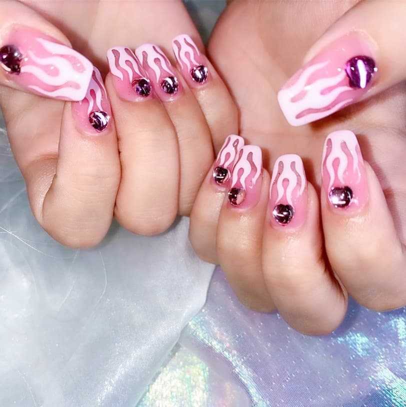 เล็บลายไฟ